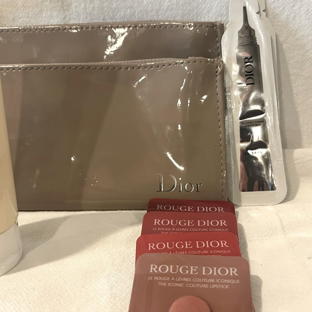 NWT Christian Dior Gigantic Gift Set with Full Size Lipsticks(3) w/ Two Pouches - Picture 3 of 16